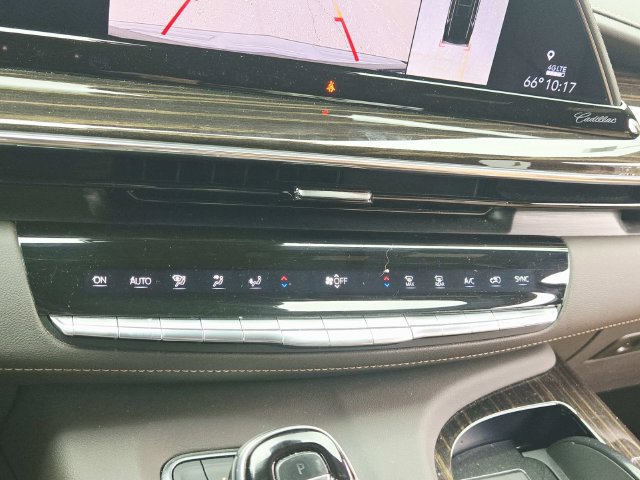 Certified 2022 Cadillac Escalade Premium Luxury w/ Performance Package AWD/4WD image 30