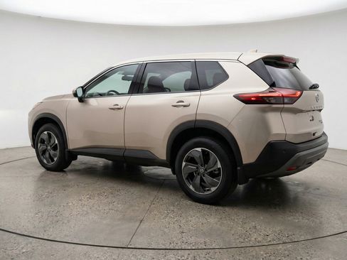 Used 2025 Nissan Rogue SV image 6