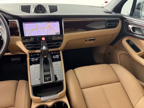 Certified 2026 Porsche Macan AWD/4WD image 29
