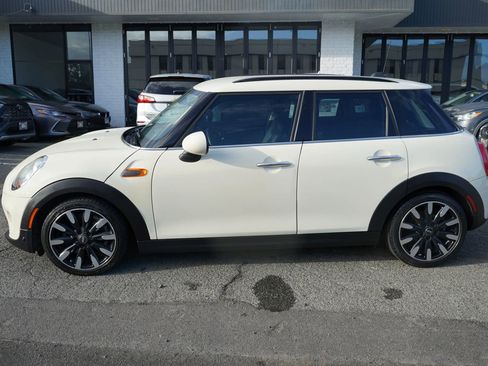 Used 2018 MINI Cooper 4-Door Hardtop FWD image 2