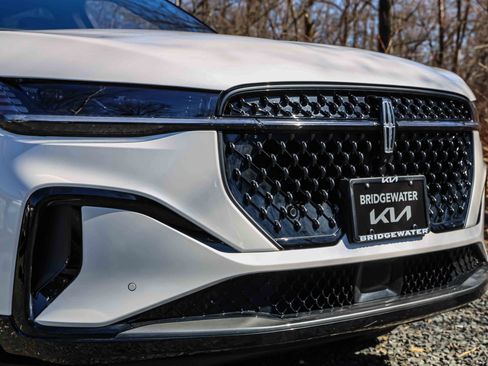 Used 2024 Lincoln Nautilus Reserve w/ Equipment Group 202A image 28