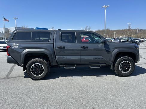 Used 2025 Toyota Tacoma TRD Off-Road AWD/4WD image 8