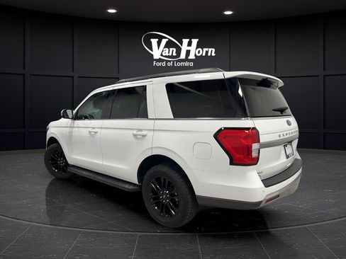 Used 2024 Ford Expedition XLT AWD/4WD image 4