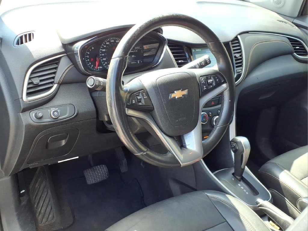 Used 2017 Chevrolet Trax LT w/ LT Convenience Package FWD image 17