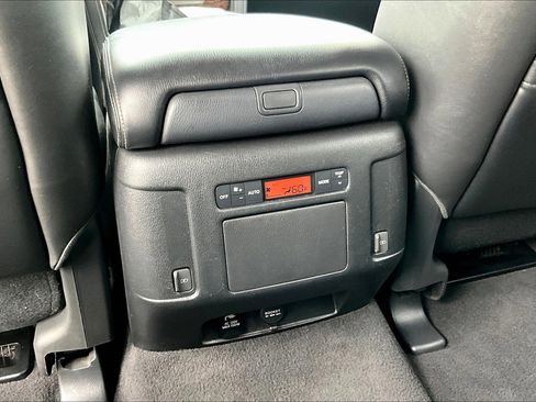 Used 2018 Nissan Armada SL image 22