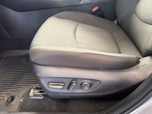 Used 2022 Toyota RAV4 XLE FWD image 14