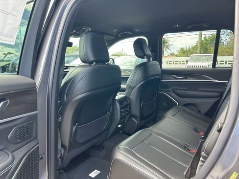New 2026 Jeep Grand Cherokee Limited RWD image 32