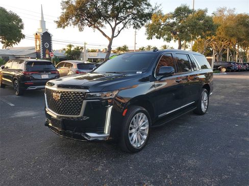 Used 2024 Cadillac Escalade ESV Luxury image 3