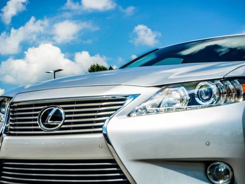 Used 2013 Lexus ES 350 w/ Luxury Pkg FWD image 2
