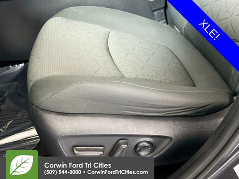 Used 2020 Toyota RAV4 XLE w/ XLE Grade Weather Package AWD/4WD image 22