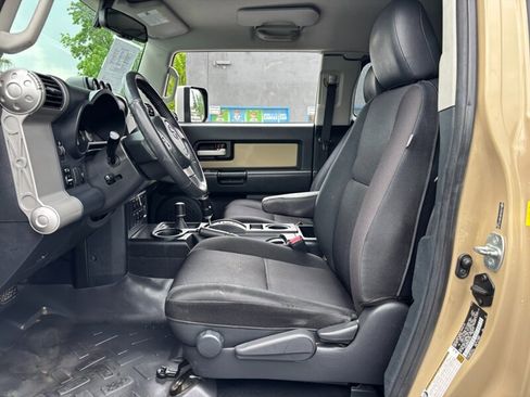 Used 2011 Toyota FJ Cruiser 4WD w/ Upgrade Pkg image 10