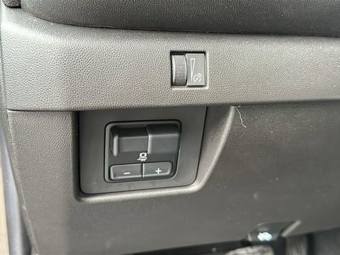 Used 2024 Chevrolet Colorado Trail Boss w/ Technology Package image 16