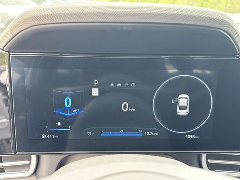 Certified 2025 Hyundai Elantra SEL image 24