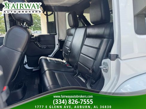 Used 2012 Jeep Wrangler Unlimited Sahara AWD/4WD image 11