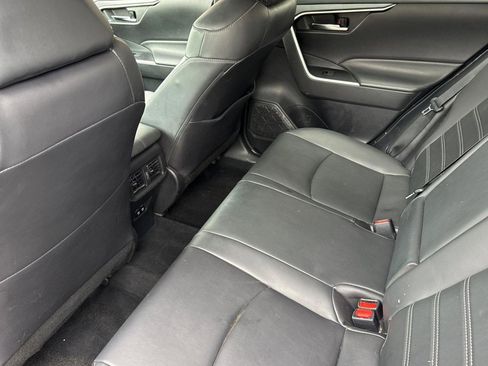 Used 2020 Toyota RAV4 XLE Premium w/ Carpet Mat Package FWD image 25