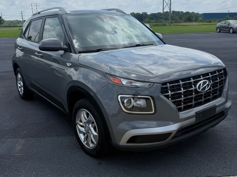 Used 2020 Hyundai Venue SEL FWD image 1