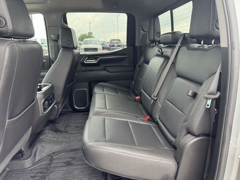 Used 2025 GMC Sierra 1500 SLT AWD/4WD image 30