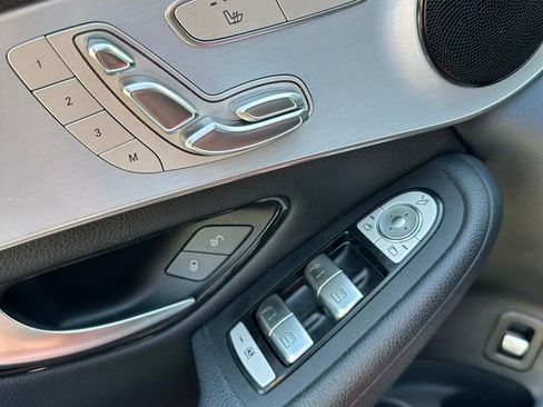 Used 2020 Mercedes-Benz GLC 300 image 23