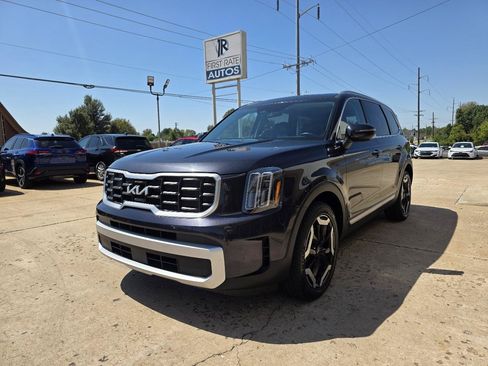 Used 2025 Kia Telluride S AWD/4WD image 3