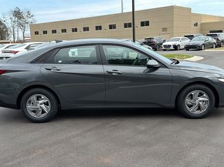 New 2026 Hyundai Elantra SE video 4