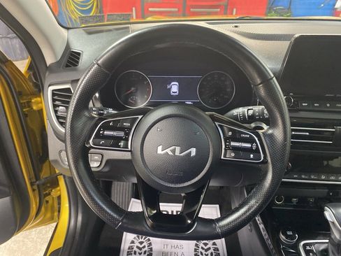 Used 2022 Kia Seltos SX w/ Sunroof Package image 26