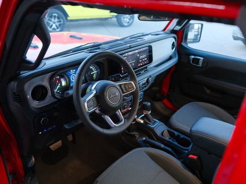 Used 2025 Jeep Wrangler Sahara w/ Safety Group image 43