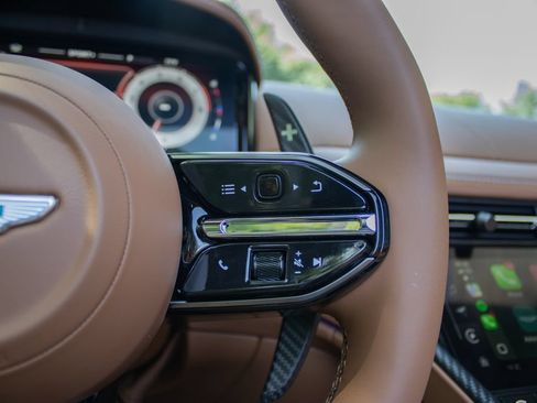 Used 2025 Aston Martin DB12 Convertible RWD image 17