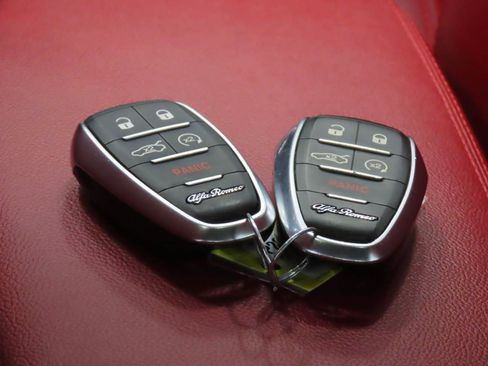 Used 2022 Alfa Romeo Giulia Sprint RWD image 18