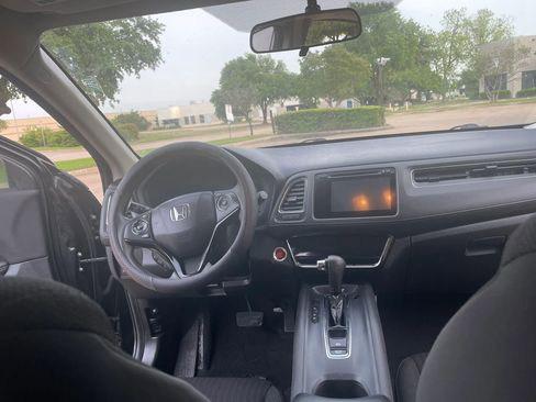 Used 2018 Honda HR-V EX image 13