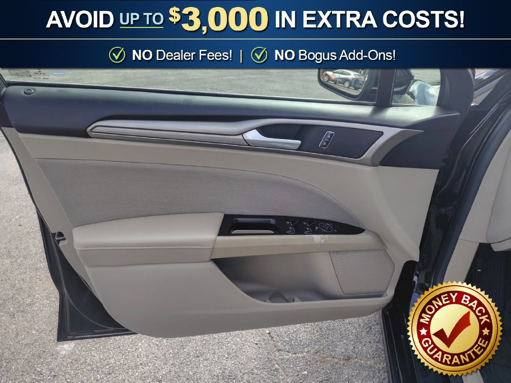 Used 2017 Ford Fusion SE FWD image 16