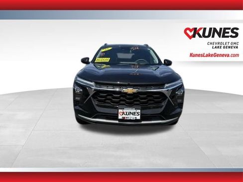 Used 2025 Chevrolet Trax LT FWD image 12