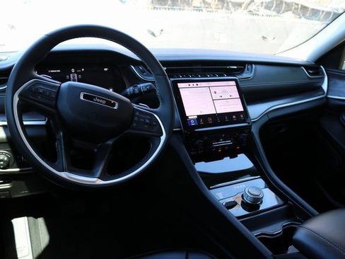 Used 2024 Jeep Grand Cherokee Limited image 14