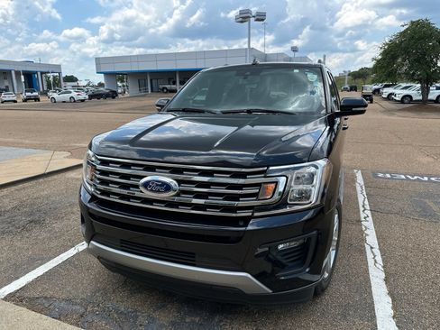 Used 2019 Ford Expedition Max XLT w/ Equipment Group 202A RWD image 2