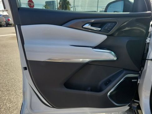 Used 2025 Chevrolet Traverse High Country FWD image 19