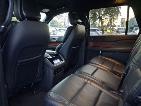 Certified 2024 Lincoln Navigator Premiere AWD/4WD image 5