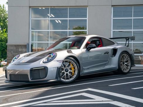 Used 2018 Porsche 911 GT2 RS RWD image 2