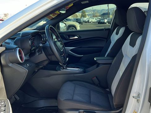 Used 2024 Chevrolet Trax RS image 27
