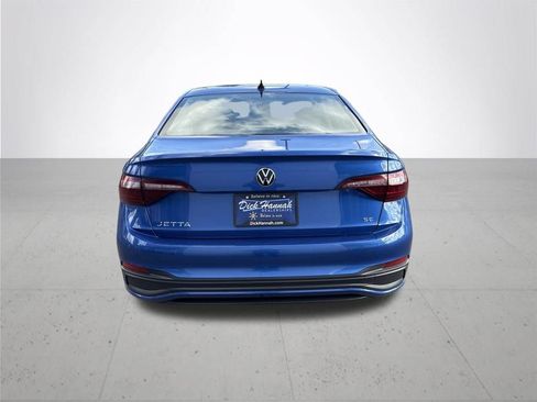 Used 2024 Volkswagen Jetta SE FWD image 7