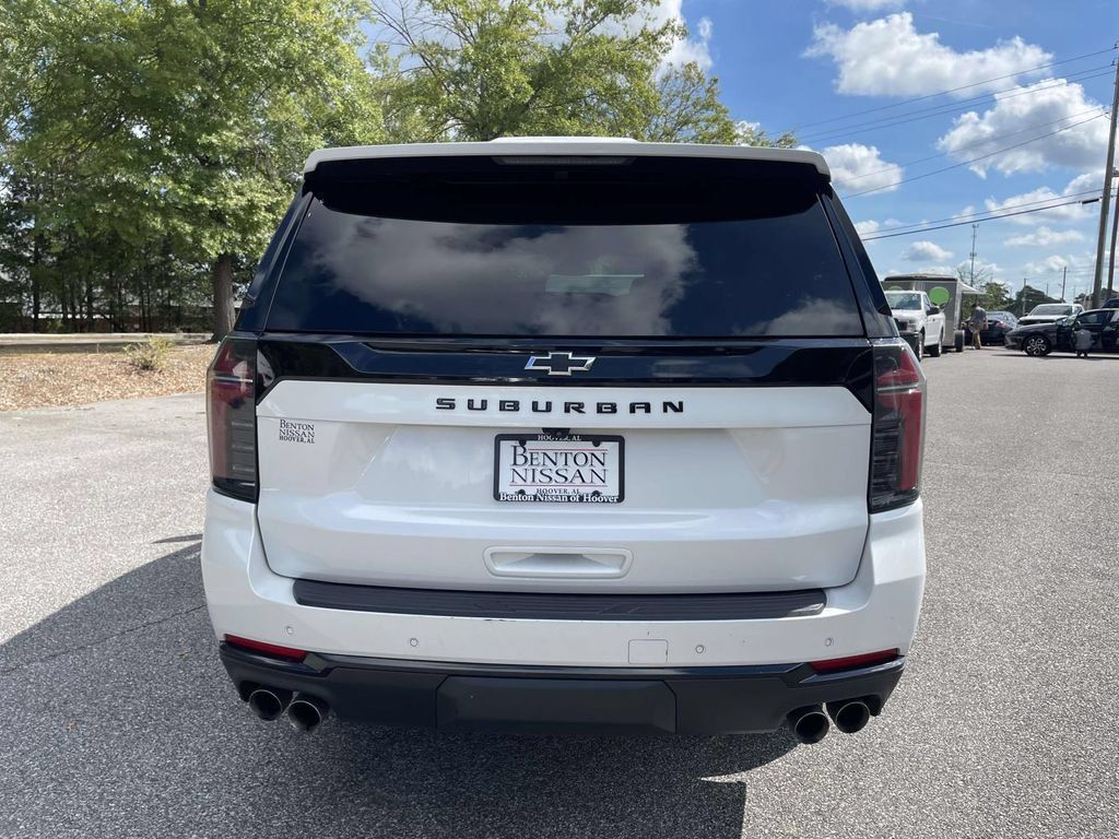 Used 2025 Chevrolet Suburban Z71 AWD/4WD image 5