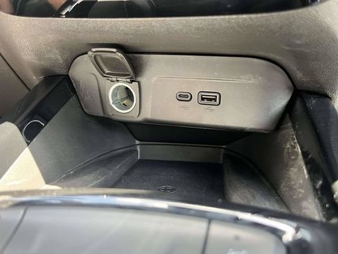 Used 2025 Chevrolet Trax RS w/ Sunroof Package FWD image 34