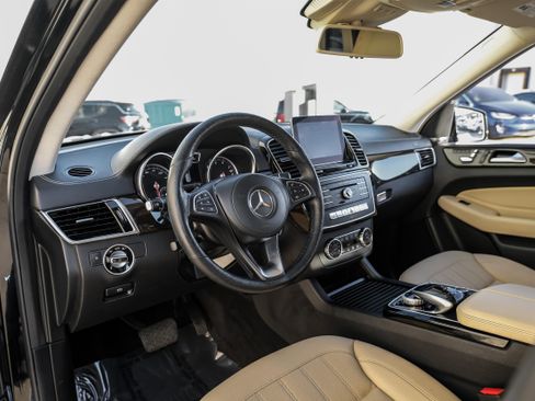 Used 2019 Mercedes-Benz GLS 450 4MATIC image 2