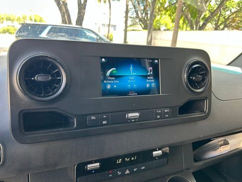 Used 2021 Mercedes-Benz Sprinter 4500 image 19