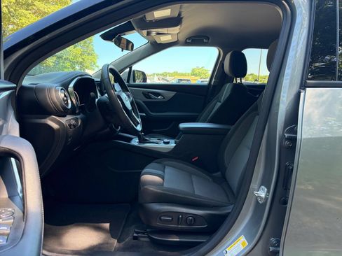 Used 2025 Chevrolet Blazer LT FWD image 23