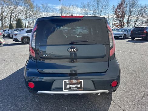 Used 2017 Kia Soul + image 7