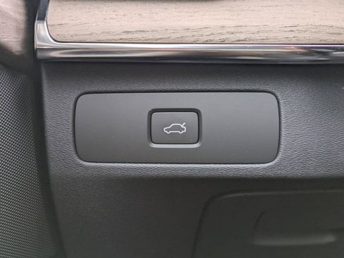 New 2026 Volvo XC90 B6 Plus w/ Protection Package Premier image 36