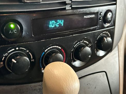 Used 2010 Toyota Sienna CE image 26