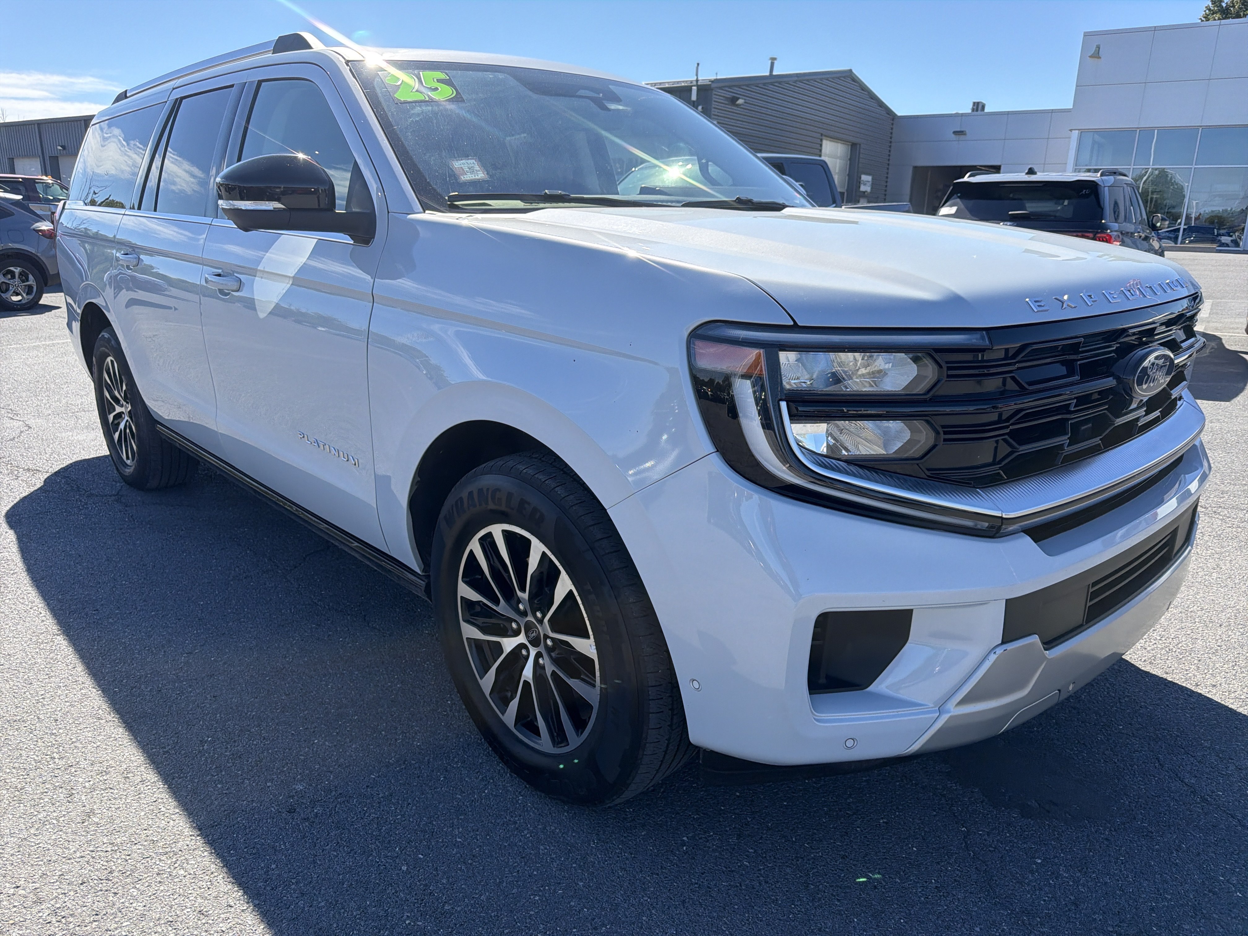 Used 2025 Ford Expedition Max Platinum AWD/4WD image 1