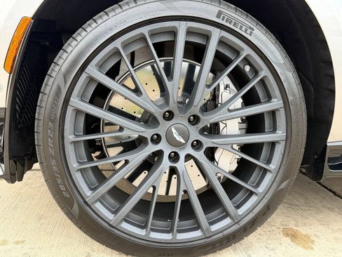 Used 2025 Aston Martin DBX 707 image 4