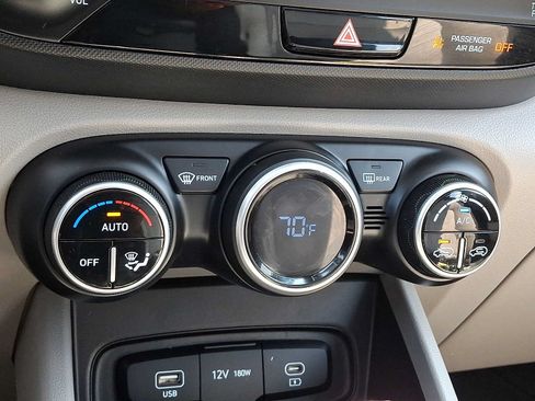 Used 2024 Hyundai Venue SEL FWD image 17