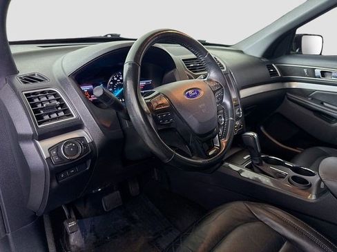 Used 2017 Ford Explorer XLT w/ Equipment Group 202A FWD image 27